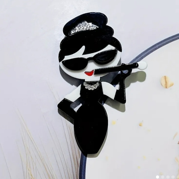 COPY - AUDREY HEPBURN FASHION PIN - Picture 3 of 3